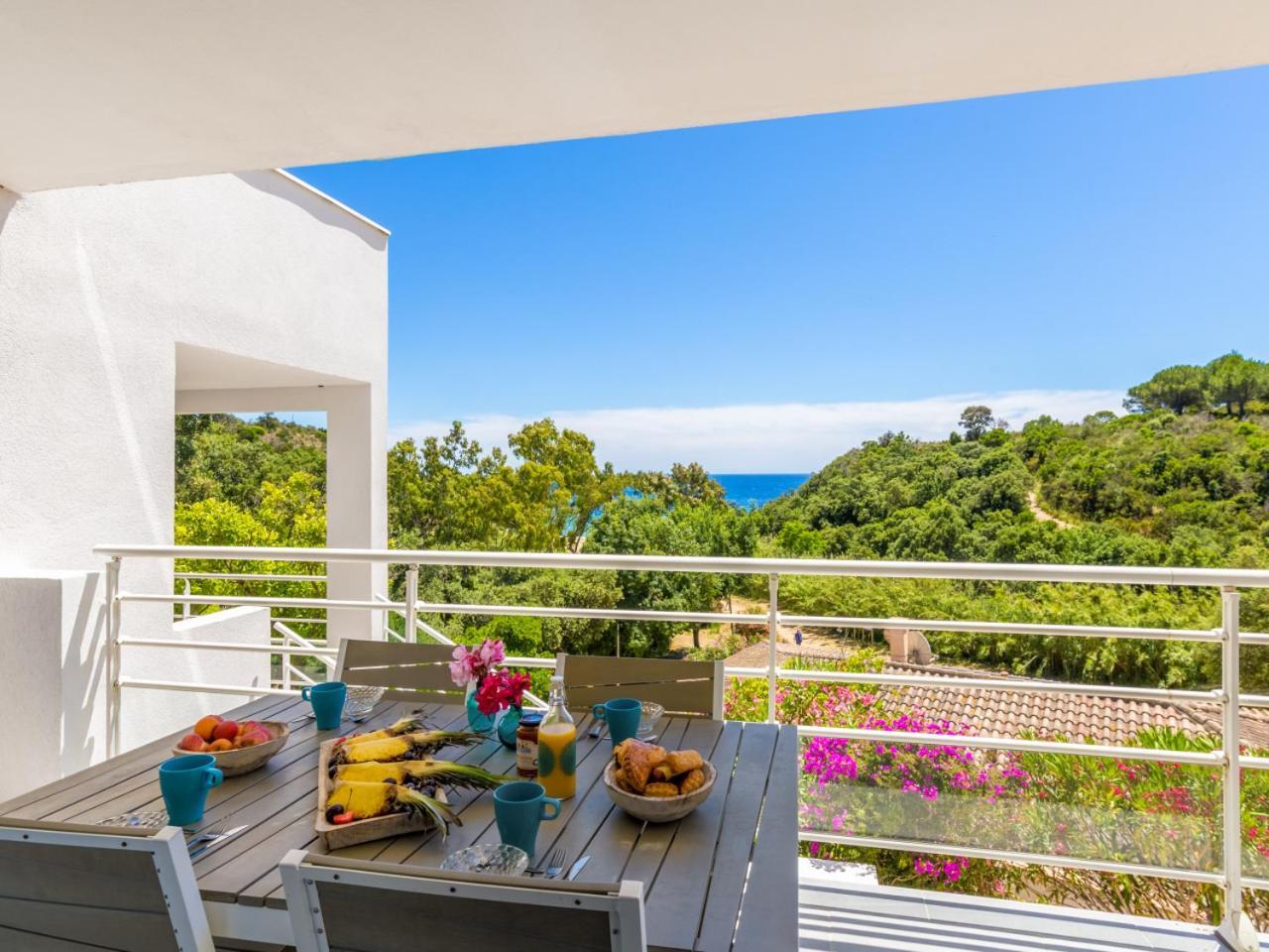 Апартаменты La Terrasse De Bonporteau - Welkeys Кавалер-сюр-Мер Экстерьер фото